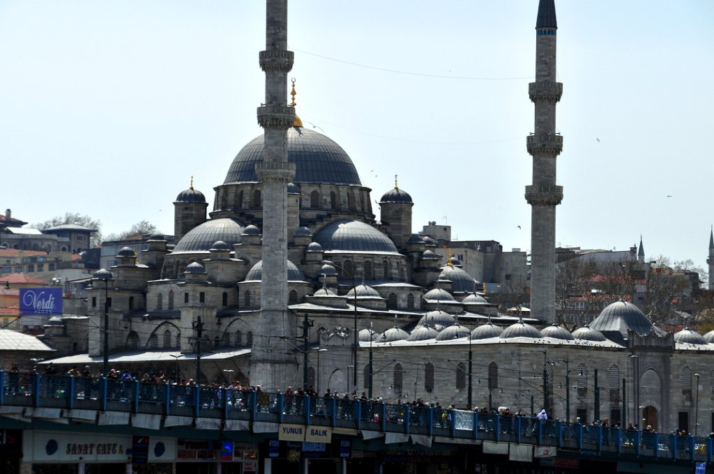 30 moschea nuova e ponte di Galata.JPG